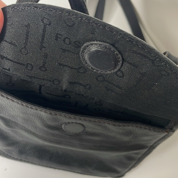 Fossil Leather Crossbody Black Leather Bag - lg front pocket -inside zip pocket - Picture 3 of 7